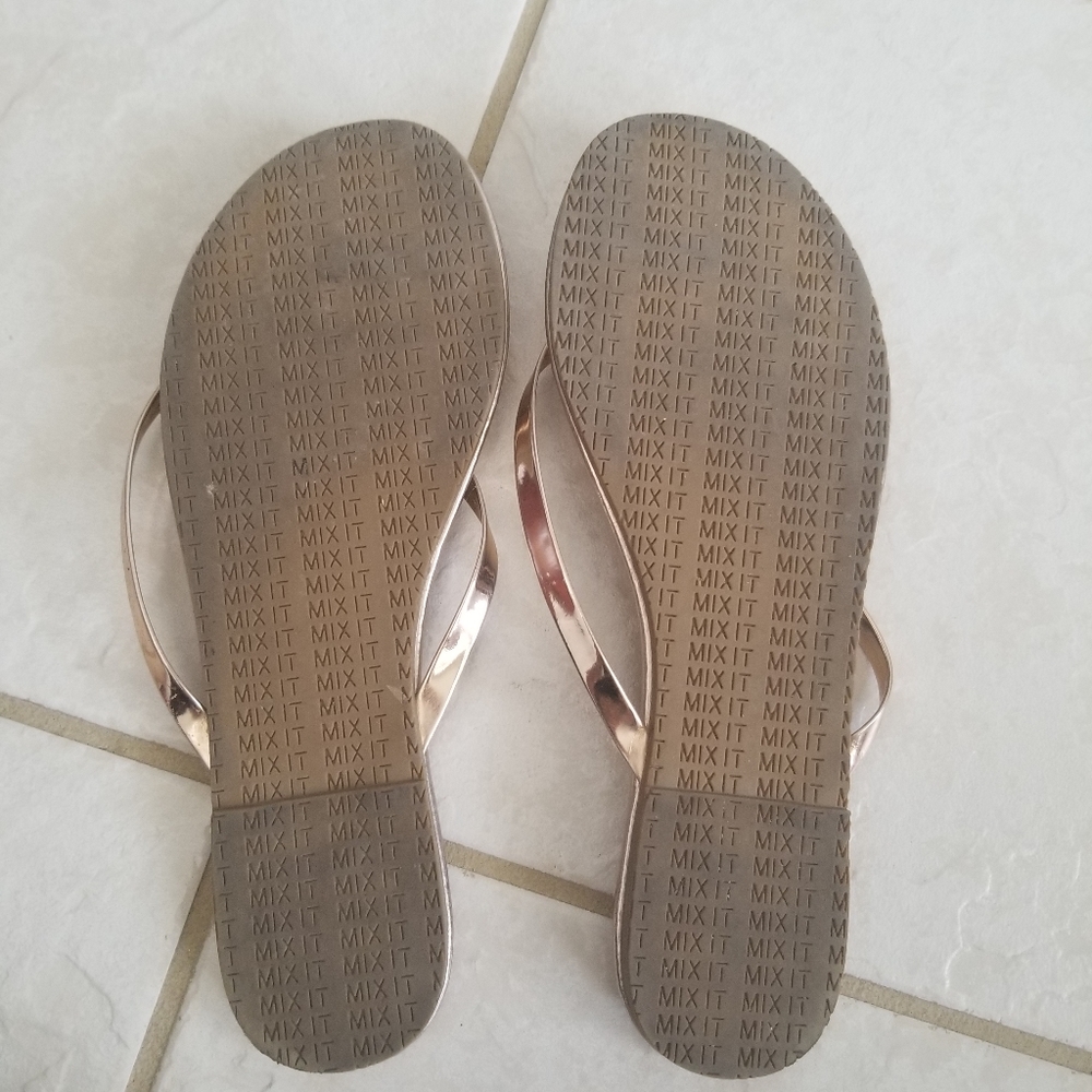 Sandals - Picture 2 of 3